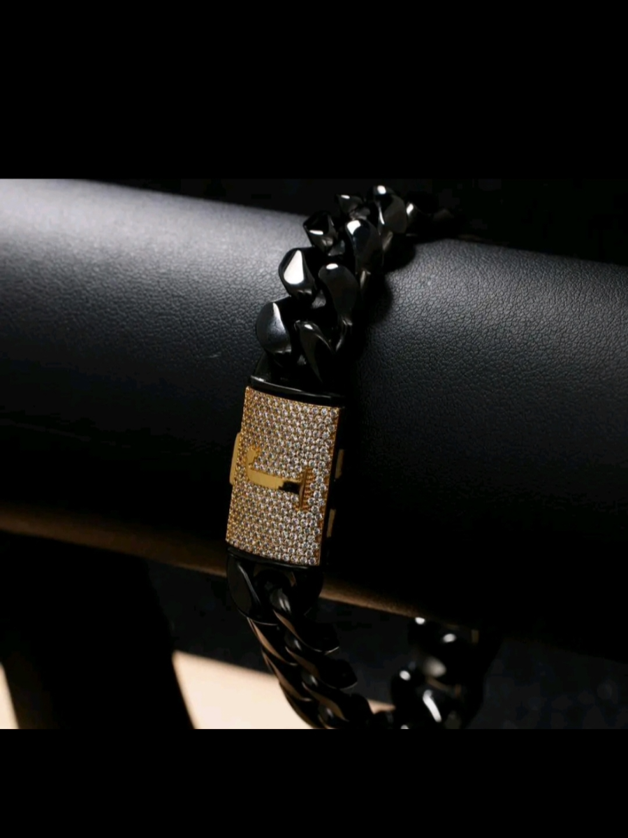Take advantage of the Black Friday sale and level up your wrist game with the Miami Cuban Link Bracelet — the perfect fusion of streetwear swagger and luxury craftsmanship. Featuring 18K black gold vacuum plating, 5A+ Sri Lanka zircon shine, and a personalized A-Z flip clasp, this 14mm unisex chain is built to stand out anywhere you go. Whether you're hitting the streets, the club, or a special event, this bracelet adds instant confidence, bold energy, and unstoppable style. Tap in now and claim your signature piece before it sells out! #ZephyrusTime #CubanLinkBracelet  #HipHopJewelry  #UrbanStyle #StreetwearFashion 