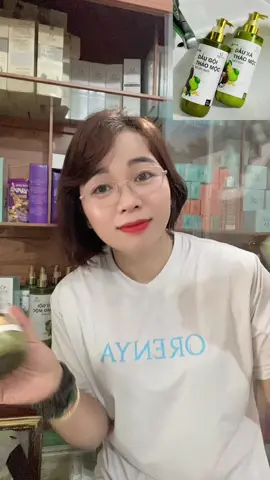 #shophoathaihoa4 #🌿 DẦU GỘI BỒ KẾT BƯỞI – GIẢI PHÁP CHO MÁI TÓC KHỎE TỪ GỐC 🌿 🍃 Tóc rụng nhiều? 🍊 Da đầu ngứa, nhiều gàu? 🧴 Tóc bết, nhanh bẩn? 👉 Đã đến lúc bạn cần dầu gội Bồ Kết Bưởi – 100% thiên nhiên! ✨ Thành phần tự nhiên: ✅ Bồ kết: làm sạch da đầu, ngăn rụng tóc ✅ Vỏ bưởi tươi: kích thích mọc tóc, giảm gãy rụng ✅ Sả, hương nhu, hà thủ ô...: thư giãn, làm mát da đầu, hỗ trợ mọc tóc ❤️ Phù hợp cho cả nam & nữ – mẹ bầu dùng an toàn 💯 Không chứa hóa chất độc hại – không silicon, không sulfate🆘🆘🆘#daugoithaoduoc #xuhuong 