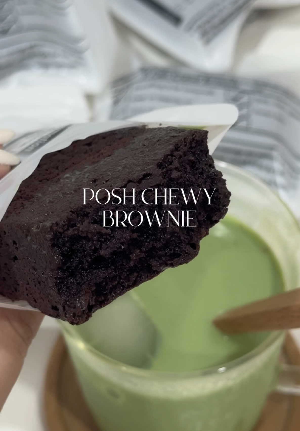 i’m obsessed with these viral gooey and rich posh chewy brownies 🤭 soso sinful but soso gud!! 😭🤤😍 and they pair so well with matcha 🍵 #poshbrownie #brownies #dessert #sweettooth #fypage 