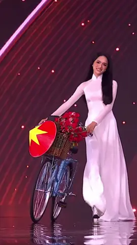 ĐẠI DIỆN VIỆT NAM 🇻🇳 HƯƠNG GIANG TỰ HÀO VỚI TÀ ÁO DÀI TRẮNG TRONG PHẦN TRÌNH DIỄN NATIONAL COSTUME TẠI MISS UNIVERSE 2025  #HuongGiang #MissUniverseVietnam #MissUniverseVietnam2025 #MissUniverse #lollipop_VNteam 