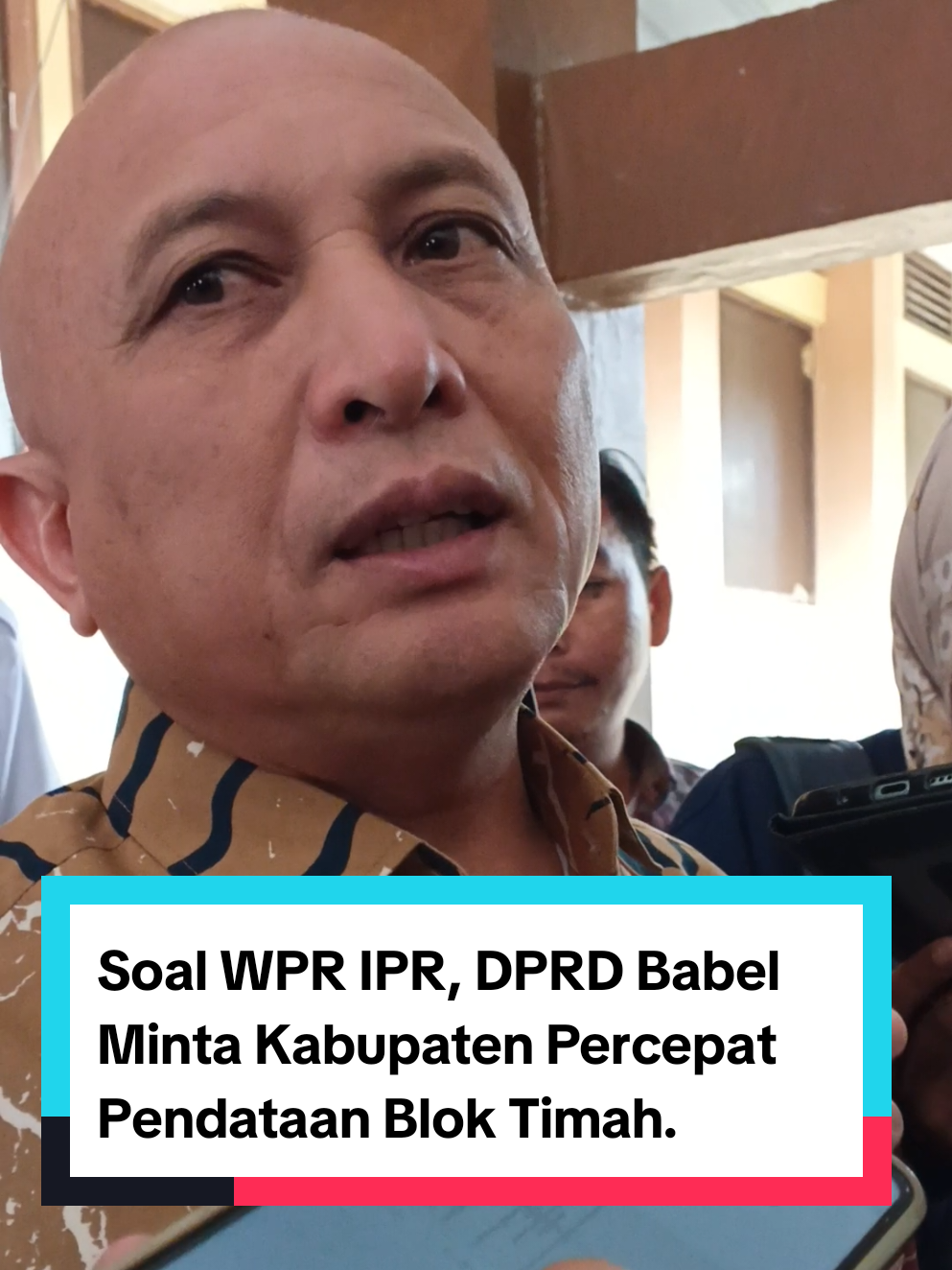 DPRD Provinsi Kepulauan Bangka Belitung meminta pemerintah kabupaten mempercepat pendataan blok-blok timah sebagai syarat pengusulan Wilayah Pertambangan Rakyat (WPR) dan Izin Pertambangan Rakyat (IPR). Hal itu disampaikan dalam Rapat Dengar Pendapat (RDP) bersama masyarakat Kabupaten Bangka di Ruang Banmus DPRD, yang dipimpin Ketua DPRD Babel, Didit Srigusjaya, pada Rabu (19/11/2025). Baca selengkapnya di www.doorstop.id #dprdbabel #wpr #ipr #tambangrakyat #diditsrigusjaya 