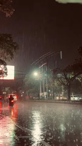 malam,kamu dan hujan #fyp #vibeshujan #makassar 