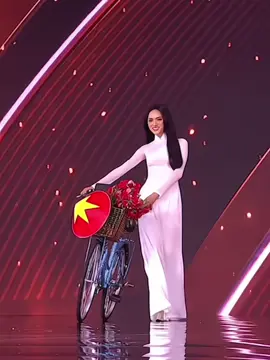 Hương Giang - Việt Nam #hoahau #model #catwalk #missuniverse #missuniversevietnam 