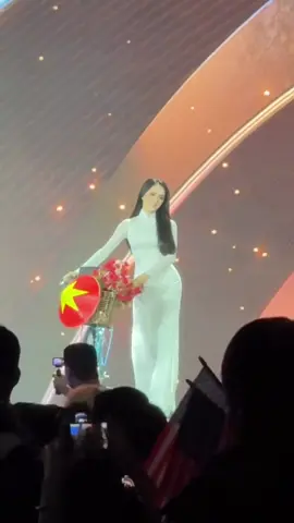 Fancam Hương Giang trình diễn National Costume #huonggiang #missuniverse #chuyennhungnanghau 