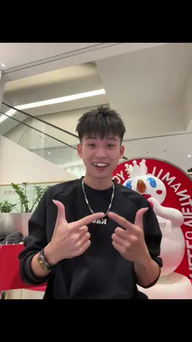 Đẹp là e liếc mắt đưa tình… #cmsnTuyetVuong #MixueVietNam #MIXUESnowKingBirthdayVietNam 