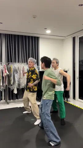 Anh iu em nhất khi không ai nhìn thấy mình nắm tay 🤝 ##karik##anhtraisayhi