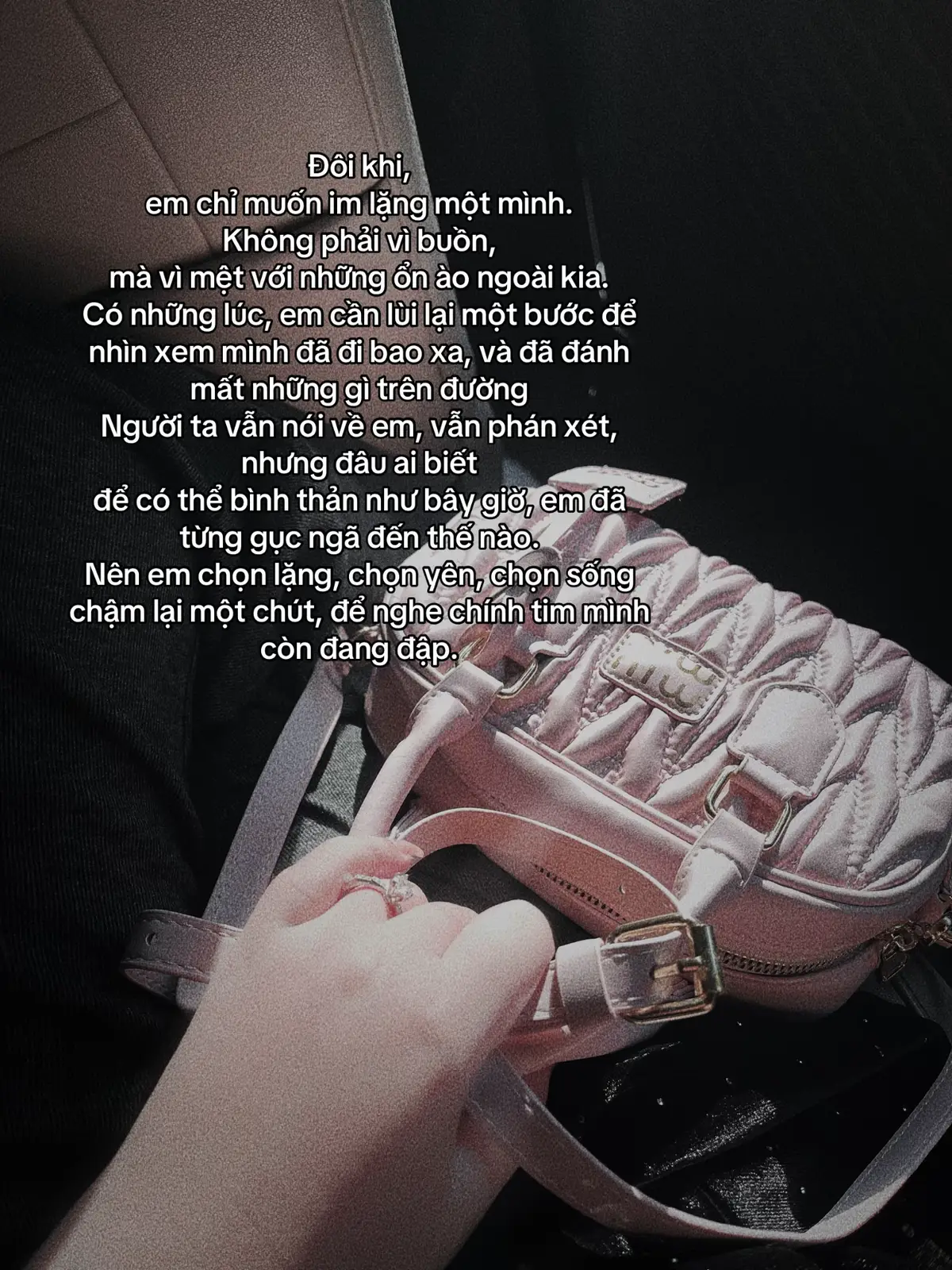 Minh không tốt, nhưng trong một khoảng khắc nào đó minh muốn che chở cho một người Minh không nỡ bỏ họ giữa dòng đời này. Vì mình thương, thương họ nhiều lắm, không muốn đánh mất đâu. Ai mà chả muốn được yêu một người từ năm này sang năm khác và mãi mãi về sau.#viral 