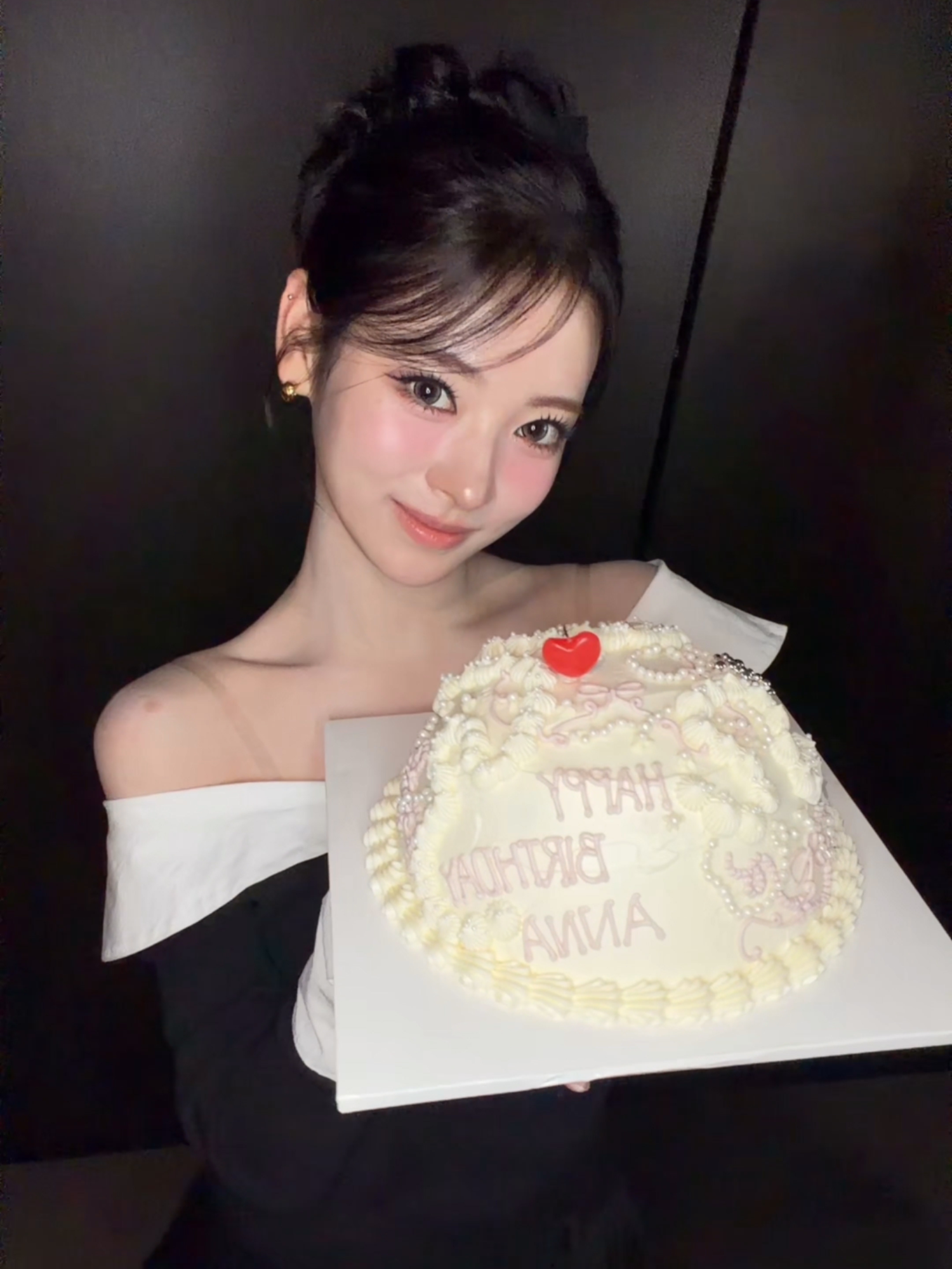 일주일 동안은 쭉 생일🎂‎🤍 #MEOVV #미야오 #ANNA #안나 #THEBLACKLABEL #더블랙레이블