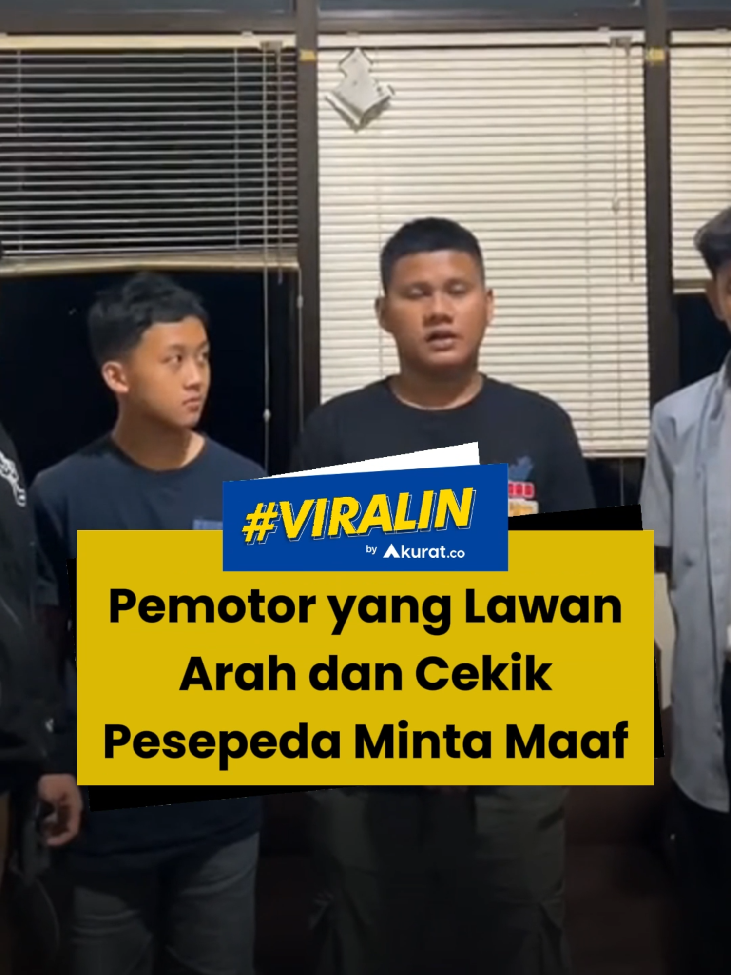 Seorang pria yang viral beberapa waktu lalu karena lawan arah hingga mencekik seorang pesepeda berujung minta maaf. Dalam permintaan maafnya, ia mengaku khilaf dan tidak akan mengulangi kesalahan yang sama. Kapolsek Cikarang Selatan, AKP Erwin Setiawan, mengatakan, pihaknya mempertemukan kedua belah pihak untuk menyelesaikan permasalahan tersebut. Mereka pun sepakat untuk berdamai dan saling memaafkan. 🎥: TikTok/akhdanazami. #viral #pesepeda #pria #motor #akuratco