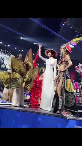 Hoa Hậu Hương Giang & Trang Phục Dân Tộc Áo Dài Trắng Việt Nam tại MissUniverse 2025 #beautyqueenvietnam 