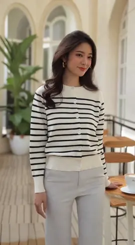 Chất len mềm – dày – không xù, mặc siêu ấm mà vẫn tôn dáng 🍂 Form basic dễ phối: chân váy, quần jean, quần tây… outfit nào cũng đẹp ✨ Hai màu hot trend: Trắng – Đen, nàng mặc đi làm hay đi chơi đều chuẩn sang! 👉 Giá xinh – chốt ngay để kịp nhận hàng trước lạnh nha 🛒 ⸻ #cardiganlen #aocardigan #aolensoc #aolenbasic #aolenxinh        