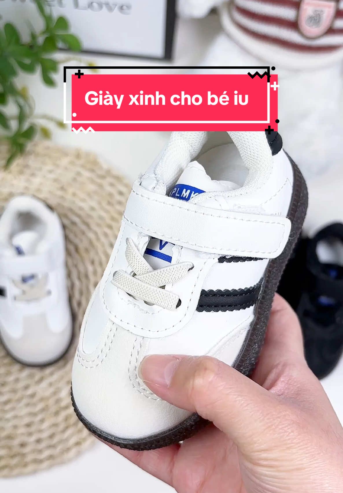 Giày Thể Thao Kẻ Sọc #xuhuong #wowkids #giaybegai #giaybetrai #giayxinh 