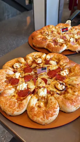 #pizzahutcambodia #MakePizzaGreateAgain #chessyflowerpizza 