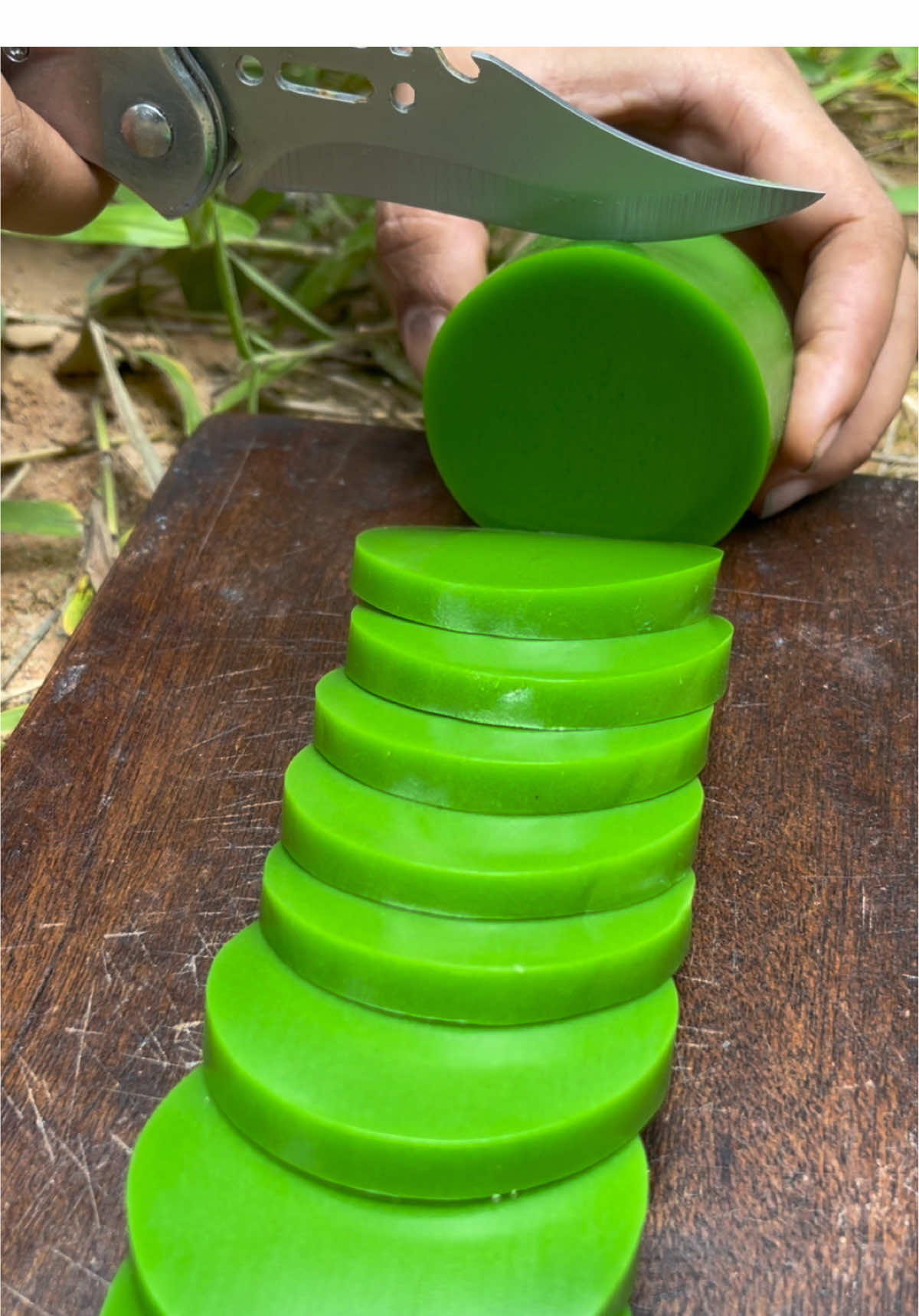 Survival Skills:The shows andUseful Save SOAP#Outdoors #bushcraft #camping #survival 