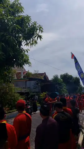 sugeng tindak swargi langgeng  Drs. KH. Ach. Kasuwi Thorif, MA, P.Br. #tapaksuciputeramuhammadiyah #tapaksuciindonesia #lamongan24jam #fypage #tapaksuci 