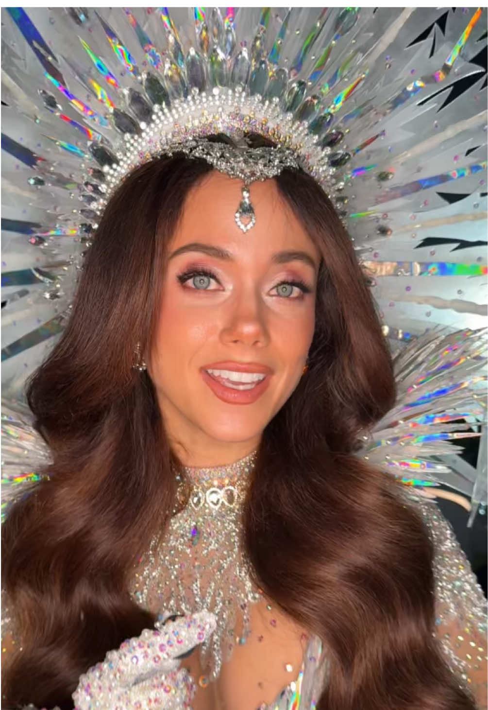 🇵🇪 Cuando te dicen “ven, tipo casual”... y llegas deslumbrante como Miss Perú. ✨ #MissUniverso #TrajeTipico 📺 No te pierdas el #MissUniverso este jueves 20 de noviembre a las 7PM ET / 4PM PT EN VIVO por Telemundo y Peacock.