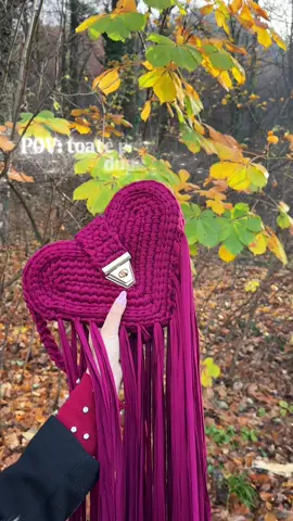 Trebuia sa va zic si voua ce mi-am luat recent 🧸😭 Mi-am dorit mult o gentuta lucrata manual, si am gasit-o pe cea mai frumoasa la @PAJU 💕 ador ador ador