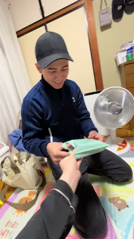 Tặng quà quốc tế đờn ông mà có vẻ ck không thíc  🤣🤣🤣🤣@Thắng Vincent 