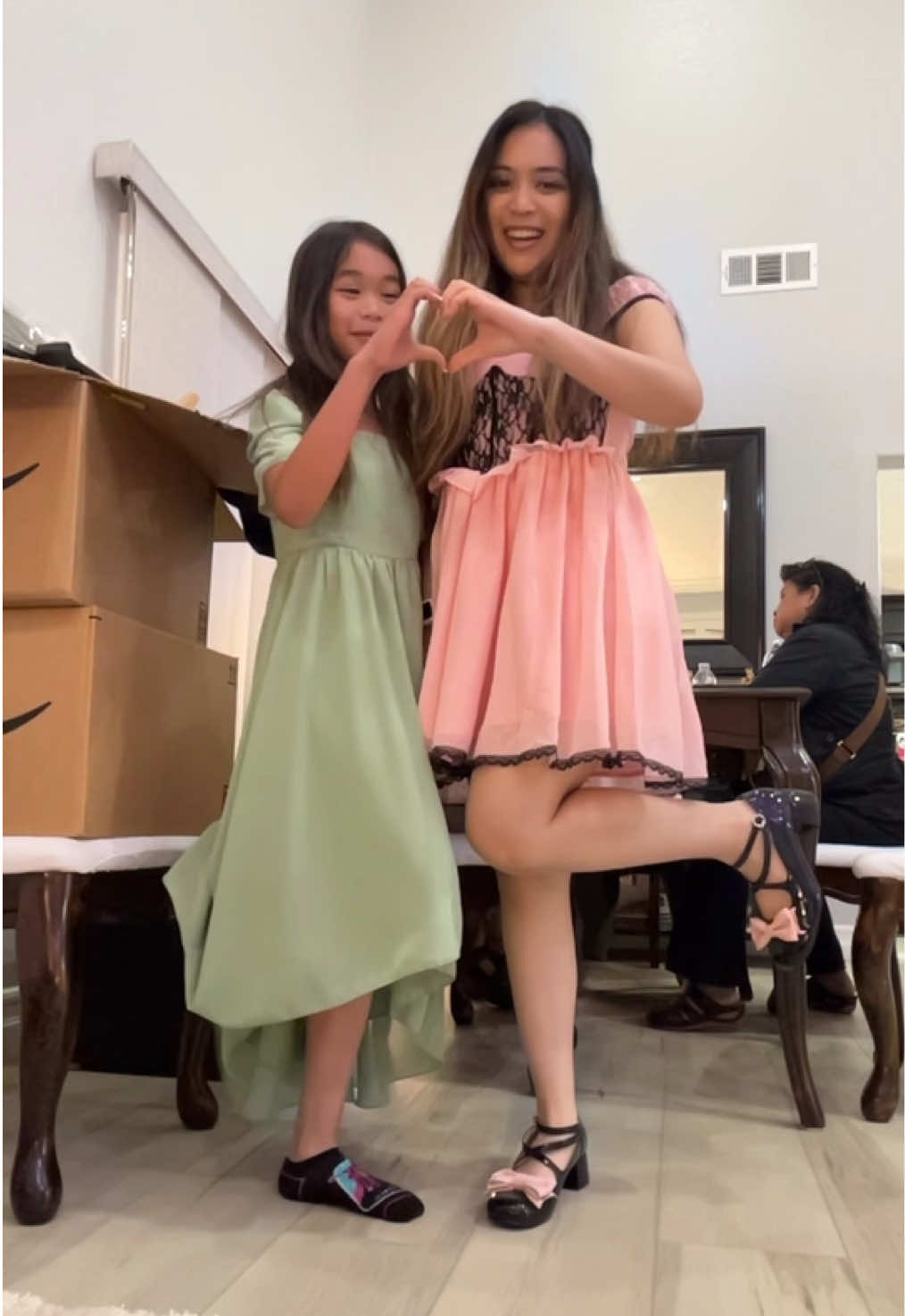 Pink goes good with green @veronica🐾🇵🇭🏐 🩷💚