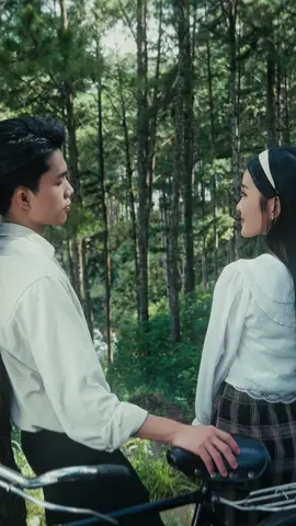 Dùng hoa niên đổi cho em bình yên…#vanlankhongphaianh #thanhdat #dothanhdat #hoangluan 