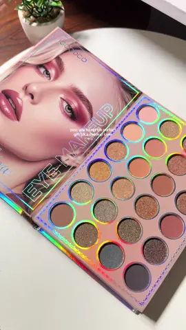 pov: you found the perfect gift for a makeup lover ✧˚ ༘ ⋆｡˚ #igoodcopalette #igoodcomakeupbook #makeupalette #makeupbookpalette #makeuplover 