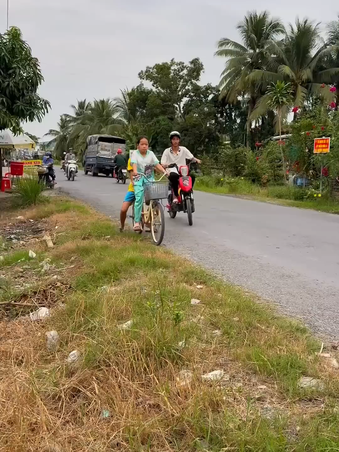 Despise no tram ky ky tv & Family shortvideo 00