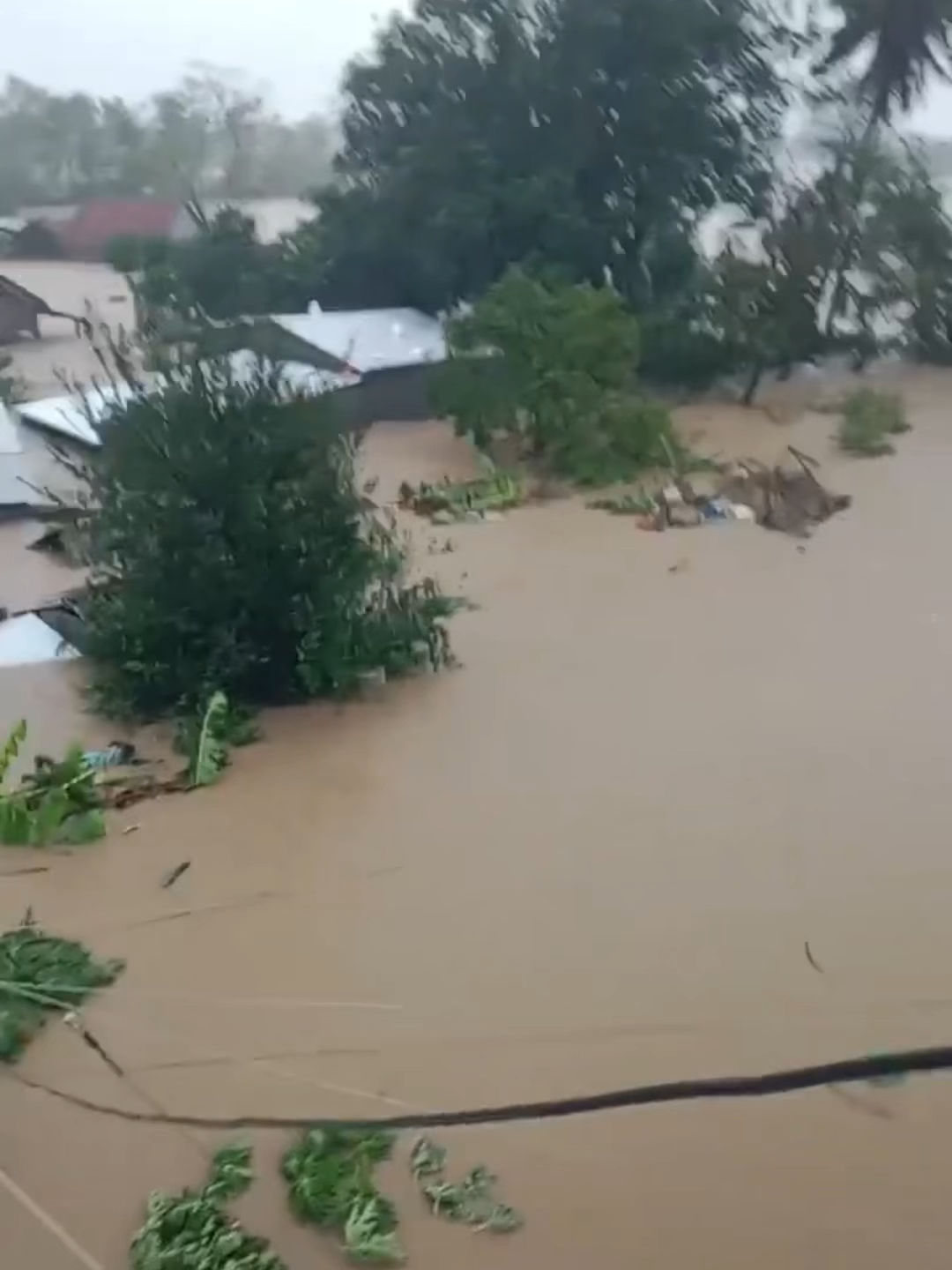 Miền Trung ơi, nhà mình ơi, xin đừng mưa nữa