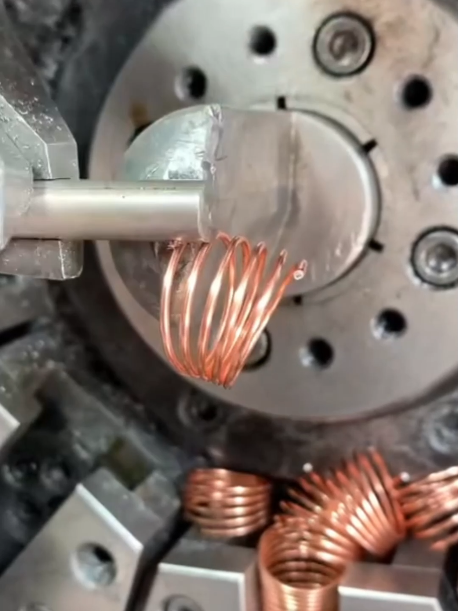 This is an arc-shaped spring made of copper wire; it's a custom product from Switzerland. #springs #springmaking #springmaker #springmanufacturer #springmanufacturing #production #manufacturing #engineering #steel #mechanical #mechanicalengineering #industrial #factorystockspringnationals #robotics #automated #wind #machines #springmachine #SheetMetalWork #dieCasting