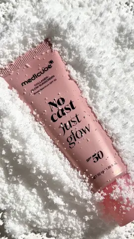 A winter friendly No Cast sunscreen❄️ Lightweight and truly no white cast ! Comfortable protection that feels good all day🩵 #medicube #medicubeskincare #sunscreen #nocastjustglow