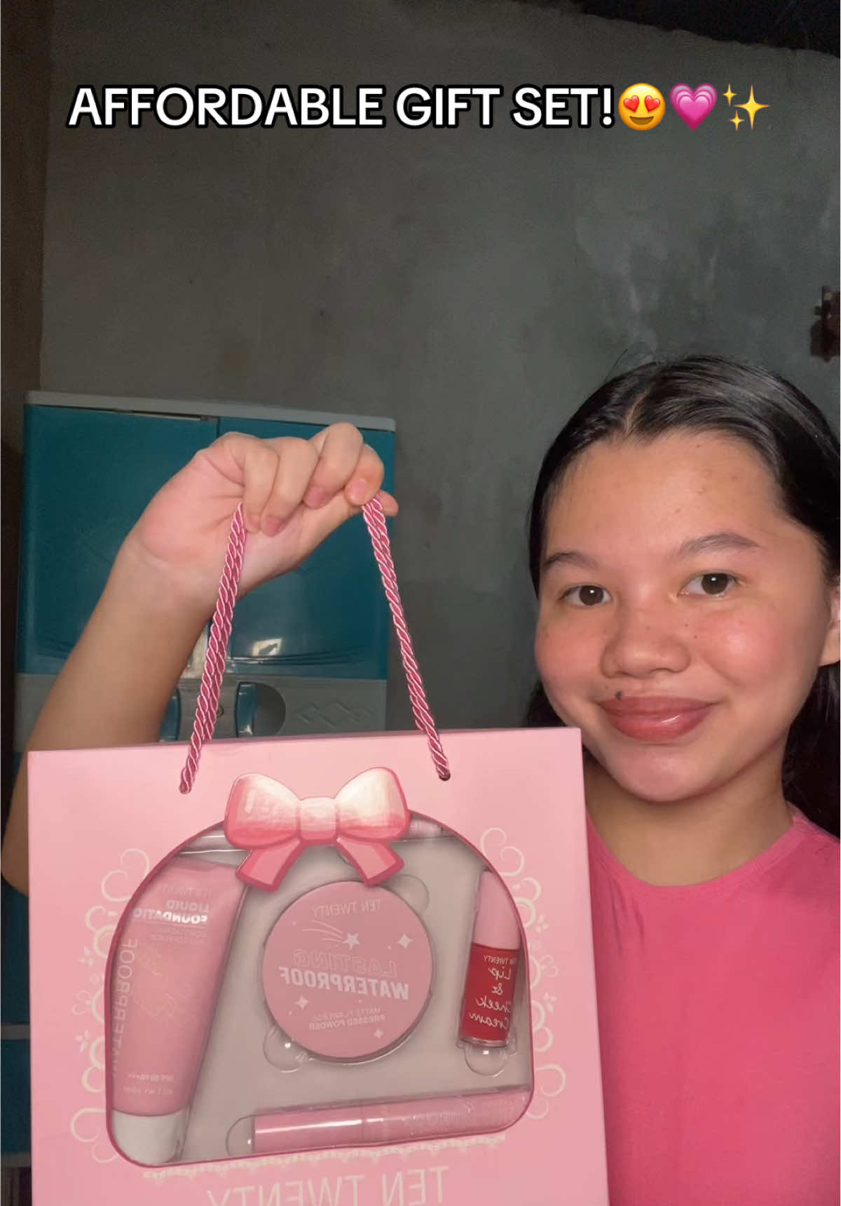 Affordable gift set #giftidea #makeupset #giftset #christmasgiftidea #affordablegiftideas 