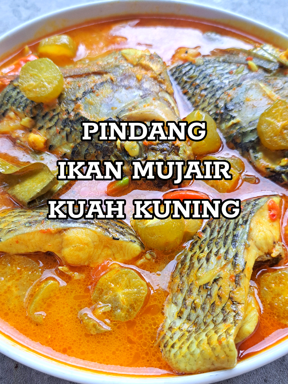 PINDANG IKAN MUJAIR KUAH KUNING  BAHAN : 500 gr ikan mujair 2 iris jeruk nipis 1 sdt garam BUMBU HALUS : 3 siung bawang putih 5 siung bawang merah 2 butir kemiri 1 ruas jahe 1 ruas kunyit 5 cabe rawit 3 cabe merah keriting BUMBU CEMPLUNG : 2 siung bawang merah iris tipis 5 buah belimbing wuluh/sayur dipotong-potong 1 buah tomat dipotong 1 ruas lengkuas digeprek 1 batang sereh digeprek 3 lembar daun salam 10 cabe rawit utuh 700 ml air garam, gula, dan kaldu bubuk secukupnya #pindangikan #dapurtomatceri 