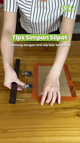 Pastikan silpat kamu tersimpan dengan benar yaa, biar nggak mudah rusak dan tetap siap bantu kamu bikin hasil panggangan yang sempurna 💕 #Seratafoods #Silpat #SilpatSillicone #AlasSillicone #AlasBaking #TokoAlatKueSurabaya 