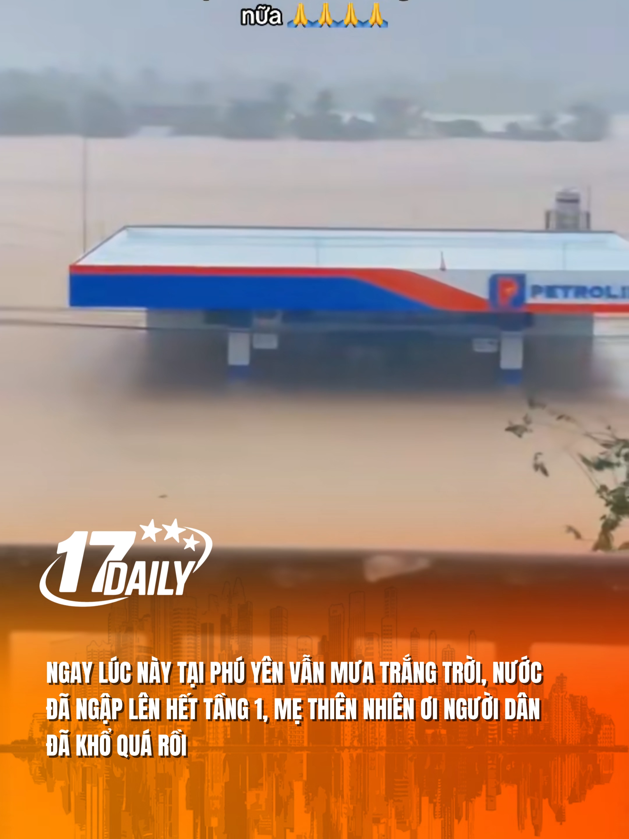 Ngay lúc này tại Phú Yên vẫn mưa trắng trời, nước đã ngập lên hết tầng 1, mẹ thiên nhiên ơi người dân đã khổ quá rồi. #17daily #17network #lũlụt #lulutmientrung #quynhon #phuyen