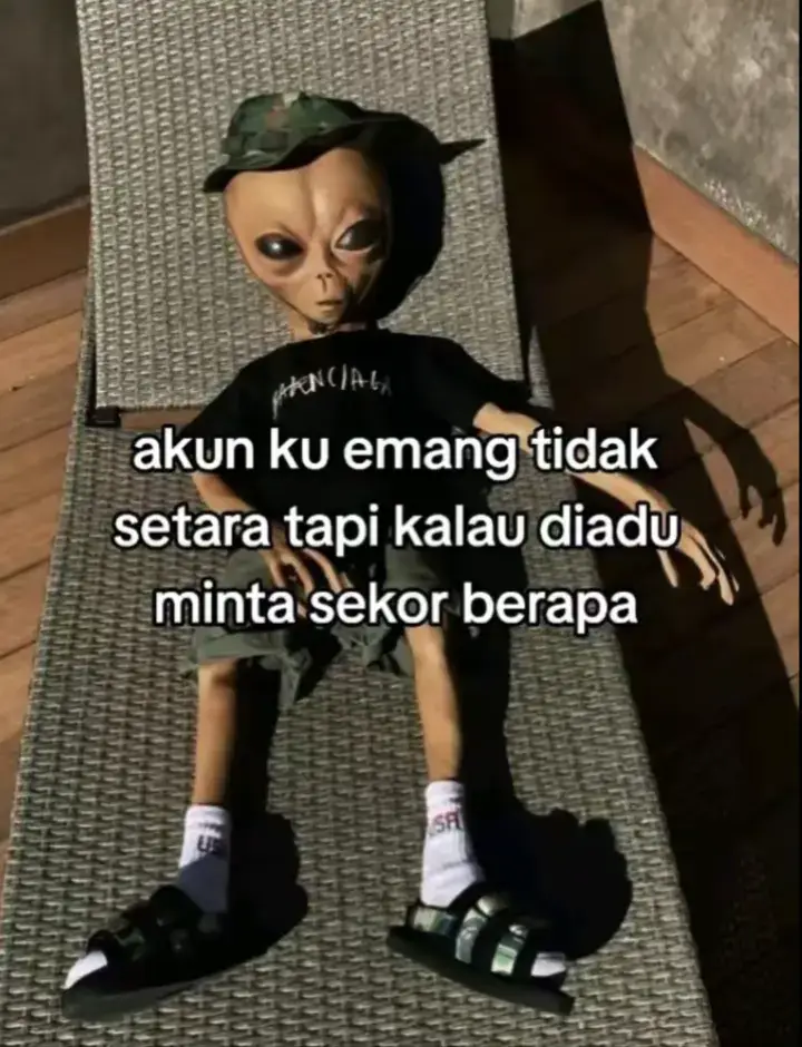 Menjadi jago di FC Mobile (sebelumnya FIFA Mobile) memerlukan kombinasi skill bermain, manajemen tim yang cerdas, dan pemahaman mendalam tentang mekanik game. Berikut adalah beberapa tips dan cara efektif untuk menjadi jago main FC Mobile: 1. Kuasai Kontrol dan Gameplay Pahami Semua Tombol Kontrol: Latihan menggunakan tombol Pass, Through, Shoot, dan Skill Move hingga menjadi refleks. Skill Moves yang Efektif: Pelajari beberapa skill move yang paling berguna (Open up Fake Shot, Lane Change, Roulette) dan gunakan pada saat yang tepat untuk melewati bek lawan, bukan asal-asalan. Tembakan Jarak Jauh (Finesse Shot): Kuasai teknik Finesse Shot (tembakan melengkung) karena sering kali sangat efektif, terutama dari luar kotak penalti dengan pemain yang memiliki stats yang baik. Bertahan yang Tepat: Jangan terlalu agresif menekan. Coba gunakan tombol 