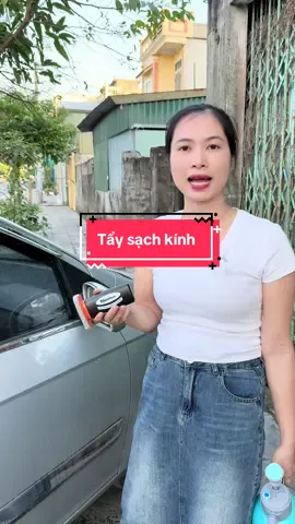 Tẩy ố kính đi cho sạch sạch sẽ cái kính lái và kính sườn #uyenungy #tayokinh #xuhuong 