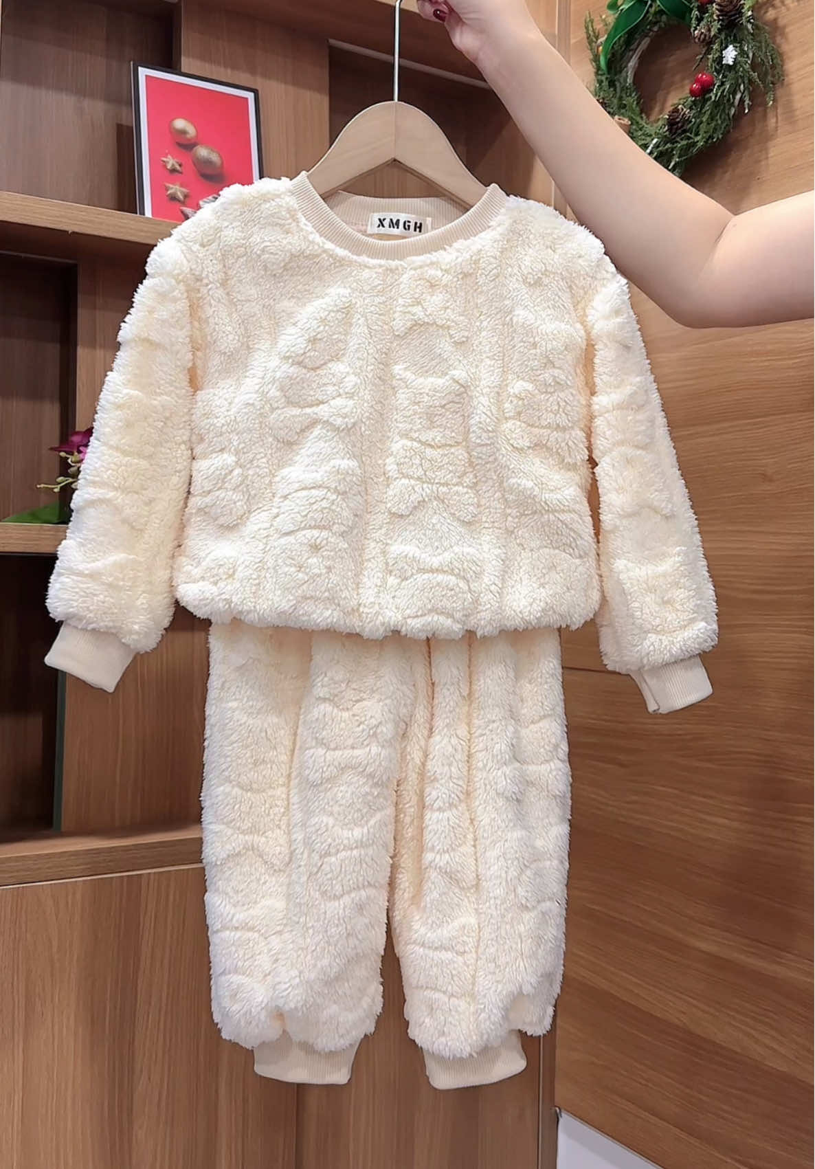 Bộ quần áo lông hình gấu cho bé #xuhuong #mechangnee #thoitrangtreem #thoitrangbegai #thoitrangthudong 