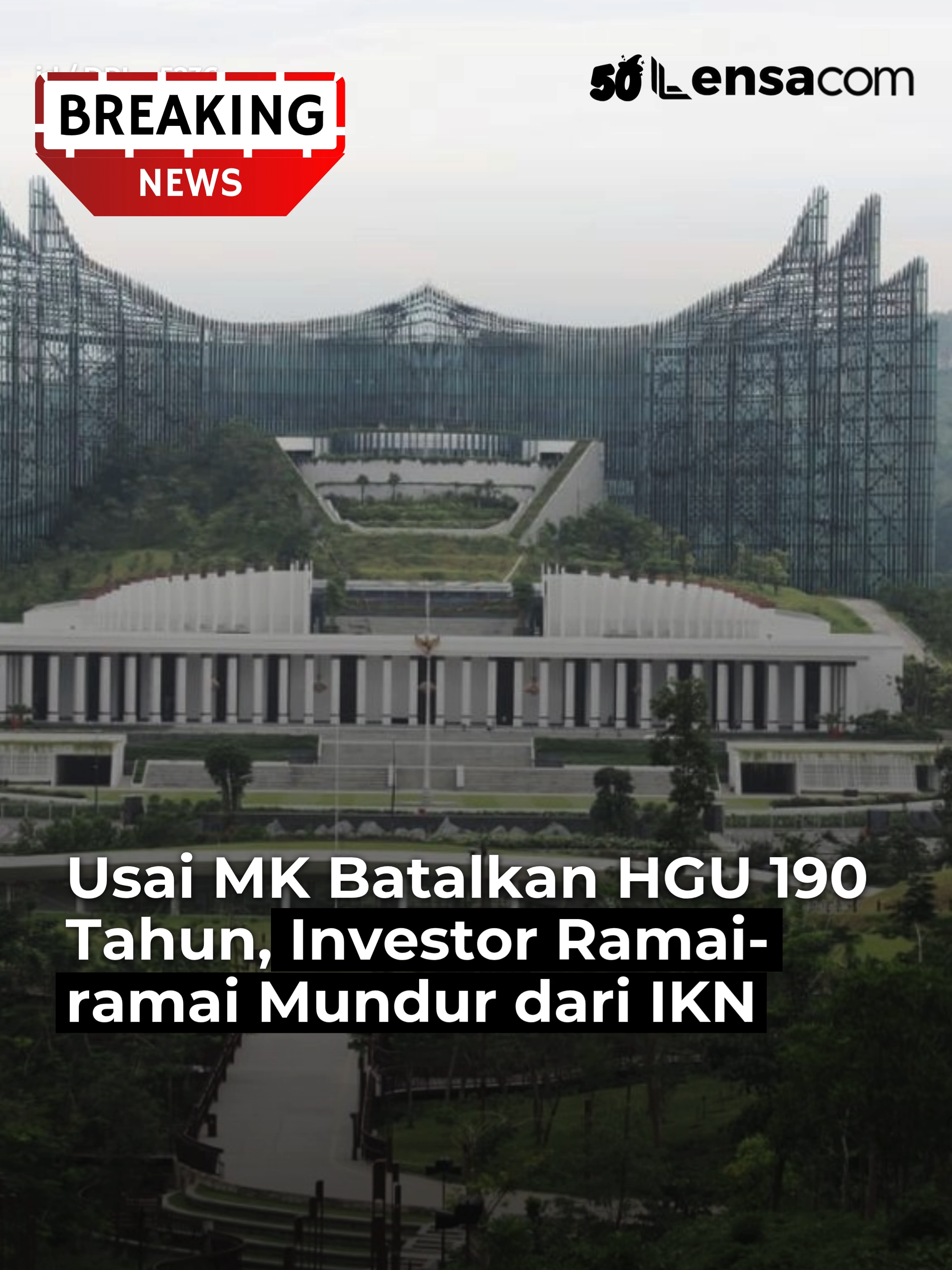 Setelah Mahkamah Konstitusi resmi membatalkan pemberian Hak Guna Usaha (HGU) hingga 190 tahun di kawasan Ibu Kota Nusantara (IKN), dampaknya langsung terasa di kalangan investor. Banyak yang mulai mundur pelan-pelan, bahkan ada yang langsung cabut dari komitmen awal. Proyek IKN pun jadi sorotan lagi, lensaners! Putusan MK ini menghapus skema “double cycle” yang sebelumnya memungkinkan HGU dan HGB berlaku sampai 190 tahun. Sekarang, maksimal cuma 95 tahun: 35 tahun awal, bisa diperpanjang 25 tahun, lalu diperbarui 35 tahun. Buat investor, ini dianggap kurang menarik buat proyek jangka panjang. Beberapa pengusaha properti dan infrastruktur mulai tarik rem. Mereka khawatir soal kepastian hukum dan risiko investasi yang makin tinggi. Apalagi, proyek IKN ini kan bukan proyek kecil. Butuh waktu puluhan tahun buat balik modal, bro! Di sisi lain, masyarakat sipil justru menyambut baik keputusan MK. Mereka bilang, masa iya tanah negara bisa dikunci hampir dua abad? Nggak masuk akal, katanya. “Tanah itu warisan anak cucu, bukan buat dikavling investor selamanya,” ujar salah satu warga Kalimantan Timur. Setuju juga sih, lensaners! Pemerintah sekarang lagi putar otak. Gimana caranya tetap bikin investor betah, tapi nggak ngorbanin hak atas tanah. Katanya, bakal ada regulasi baru yang lebih realistis dan tetap menarik buat swasta. Tapi ya, prosesnya nggak bisa instan. Otorita IKN dan Kementerian ATR/BPN lagi nyusun skema insentif baru. Mungkin lewat jaminan hukum, kemudahan perizinan, atau model kerja sama yang lebih fleksibel. Intinya, mereka nggak mau proyek ini jadi mangkrak gara-gara investor pada kabur. Sementara itu, pembangunan fisik di IKN masih jalan, tapi ritmenya lebih hati-hati. Proyek yang dananya dari APBN tetap lanjut, tapi yang melibatkan swasta jadi agak lambat. Beberapa proyek strategis bahkan ditinjau ulang. Kalau nggak ada kepastian baru, IKN bisa-bisa cuma jadi simbol doang. Padahal, harapannya kan jadi pusat pemerintahan masa depan yang modern dan hijau. Tapi ya, semua tergantung gimana pemerintah kelola kepercayaan investor dan masyarakat. Jadi, buat kamu yang ngikutin isu IKN, ini momen penting banget. Bukan cuma soal pembangunan fisik, tapi juga soal arah kebijakan tanah dan investasi jangka panjang. Kita lihat aja, apakah IKN bisa tetap jalan atau malah jadi wacana doang. Tetap kritis dan update terus, lensaners! - Reno Mahardika Sunarto #lensacom #akuratbakuberkualitas #zebra #lapangan #polri #indonesia #lensaaja #mk #mahkamahkonstitusi #hgu #investor #mangkrak #ikn #iknnusantara #ibukotanusantara #jokowitekenhgu190tahun