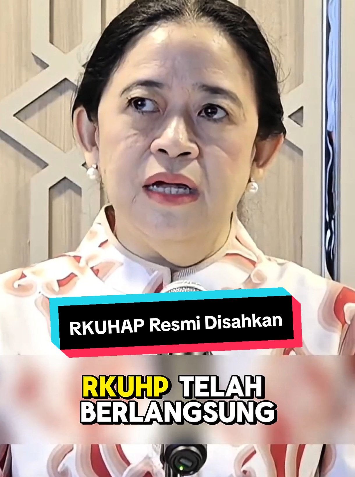 DPR dan pemerintah resmi mengesahkan RKUHAP pada 18 November 2025 di tengah penolakan sejumlah kelompok masyarakat sipil. Proses penyusunannya telah berlangsung hampir dua tahun dengan lebih dari 130 masukan publik dan kunjungan ke berbagai daerah. Meski demikian, sebagian masyarakat masih menyuarakan kekhawatiran terkait perluasan kewenangan penyelidik dan penyidik jika pengawasan tidak berjalan optimal. Simak rangkuman lengkapnya di video ini.#RKUHAP #DPRRI #HukumIndonesia #UpdatePolitik #FYP2025