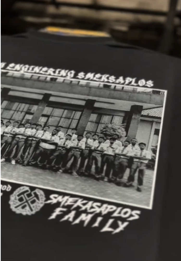 Otomotive selalu gacor 🤩hasil sablon plastisol dengan metode raster #kaoskelas #bajukelas #sablonmurah #sablonraster #sablonplastisol 