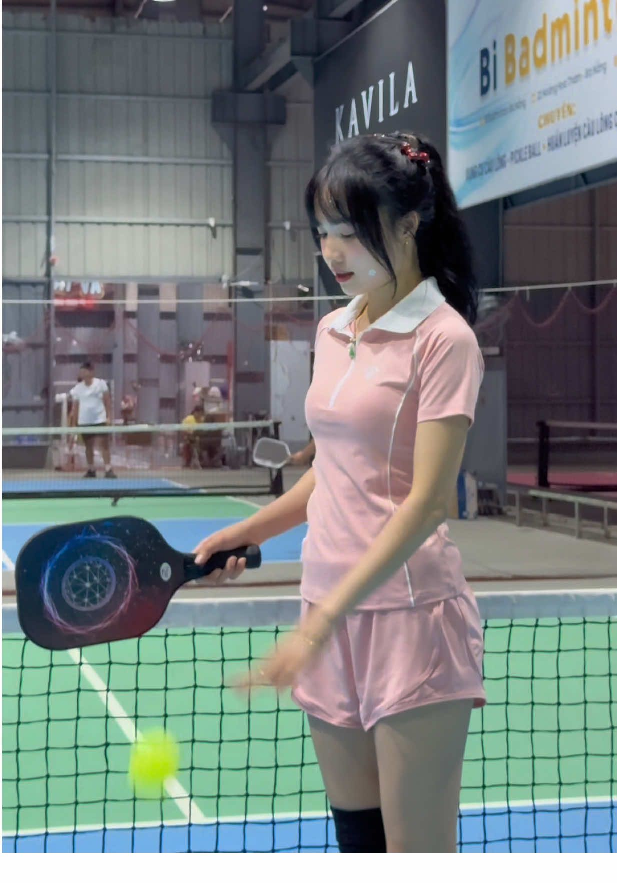 Mọi người tìm kiếm quần đùi đi đánh cầu lông nhiều nên nay Phúc mặc quần đùi nhìn có dễ thương hong ạ? 🤧 #checkin #caulong #badminton #funny 