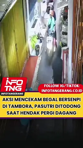 Kejahatan jalanan kembali menghantui warga. Sepasang suami istri (pasutri) menjadi korban aksi pembegalan sadis saat hendak mengais rezeki di pagi buta. Peristiwa yang terekam CCTV ini terjadi di Jl. Songsi Dalam 3, Tambora, Jakarta Barat, pada Sabtu (15/11/2025) sekitar pukul 05.30 WIB. Dalam rekaman tersebut, terlihat pelaku menghadang korban yang sedang bersiap berangkat berjualan. Tanpa ragu, pelaku menodongkan senjata tajam (sajam) dan benda yang diduga senjata api (senpi) untuk mengintimidasi korban. Akibat ancaman tersebut, pelaku berhasil merampas telepon genggam milik korban sebelum melarikan diri. Warga dihimbau untuk meningkatkan kewaspadaan, terutama saat beraktivitas di jam-jam rawan kejahatan. Sumber: Fakta Jakarta #infotangerang #kriminalitas #begal #jakartabarat #beritaterkini