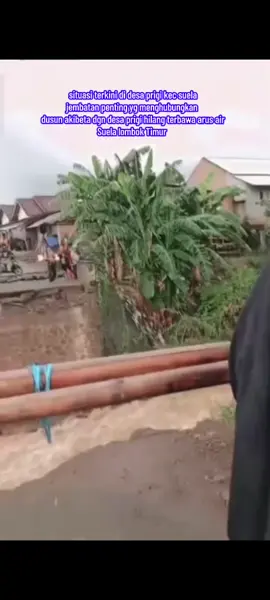 #ngacaprak  Rabu dini hari 19 November 2025 jembatan penghubung antara dusun akibeta dgn desa prigi hilang terbawa arus air  lokasi desa prigi kecamatan Suela Lombok Timur 