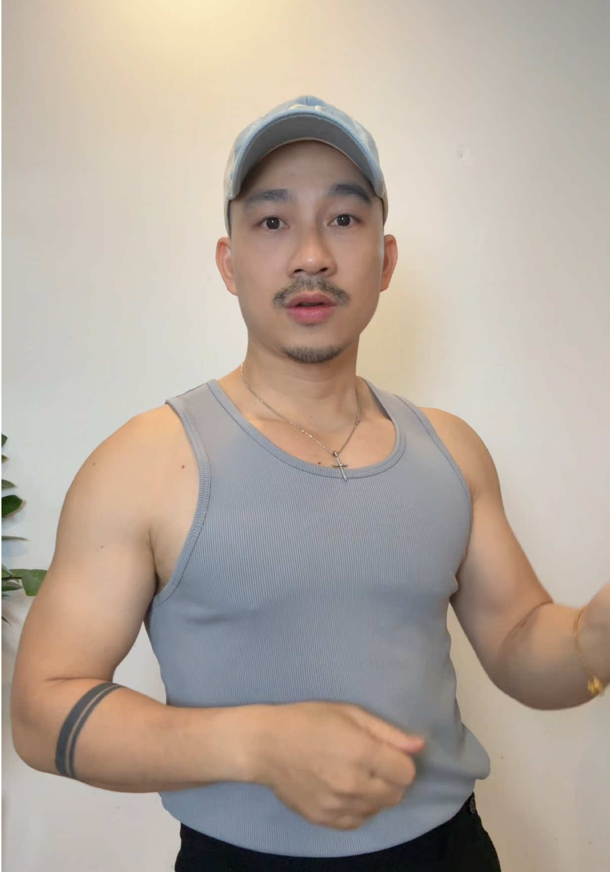 Êhhh mới học múa lân về . :))