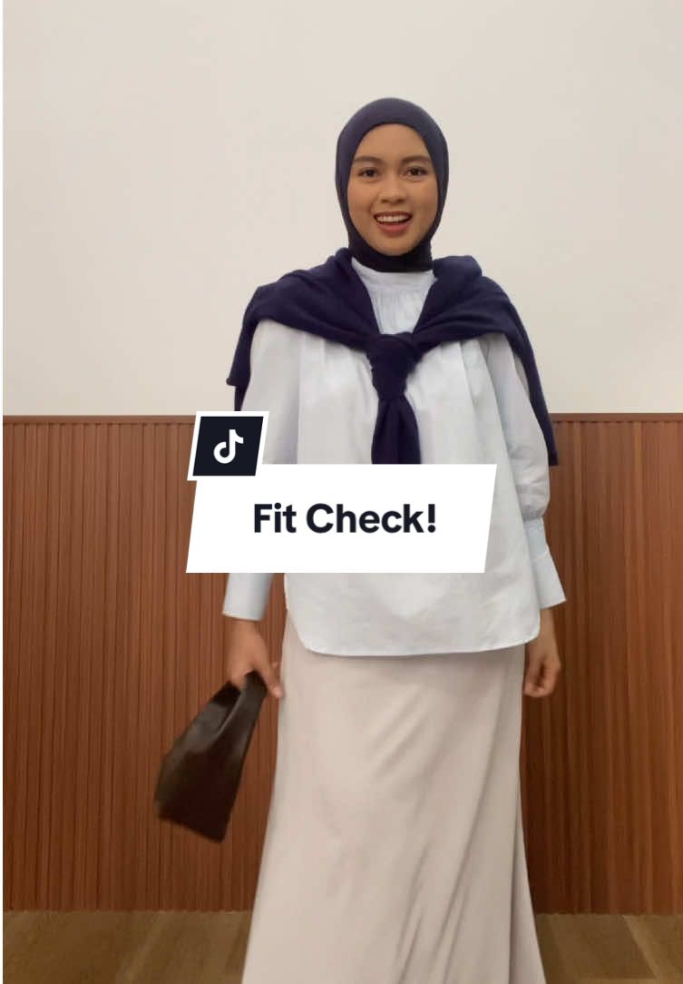 Kamu bisa ikutan trend #fitcheck ini, dengan outfit yang ada di keranjang kuning. Psst, lagi HALF PRICE loh 🤭💸 #HalfPrice #ByeByeSale 
