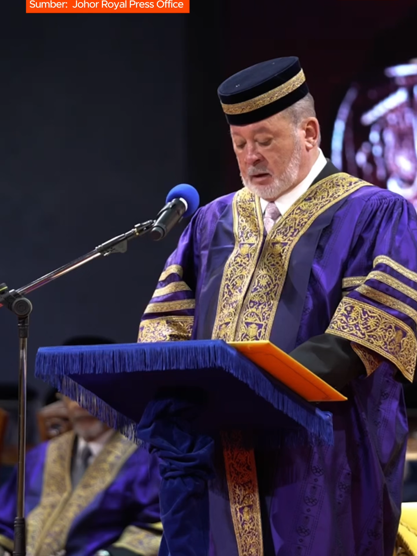 Yang di-Pertuan Agong, Sultan Ibrahim menegaskan bahawa sistem pendidikan negara perlu melalui pembaharuan menyeluruh dengan memberi tumpuan kepada aspek kemanusiaan, moral, kawalan emosi dan kesedaran undang-undang dalam kalangan pelajar. Sultan Ibrahim bertitah demikian ketika menyempurnakan Istiadat Konvokesyen Universiti Teknologi Mara (UiTM) ke-103 di Dewan Agung Tuanku Canselor, UiTM Shah Alam, pada Rabu. #AWANInews