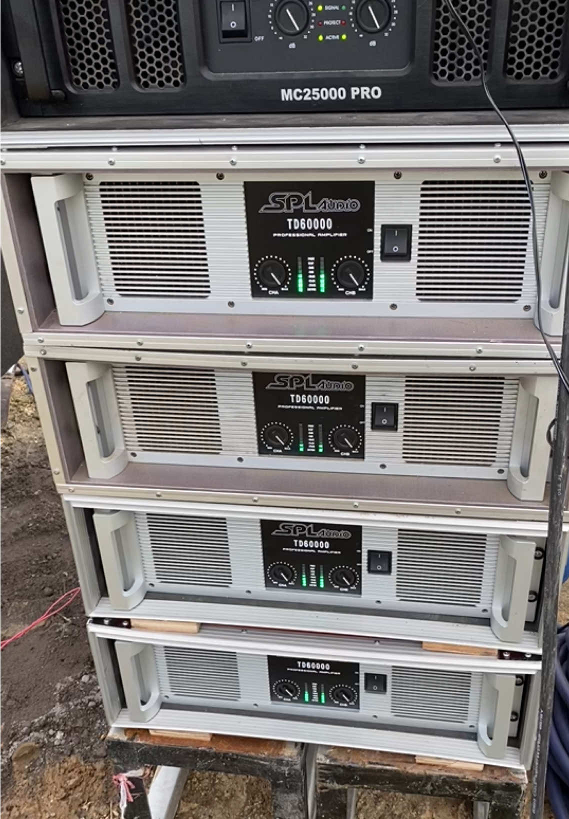 Amunisi akza audio demak. #splaudiosurabaya #splaudioprofesional #soundsystemindonesia #pekerjasound #crewsoundsystem 