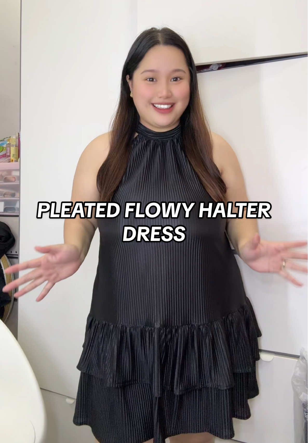 Pleated Flowy Halter Dress #pleateddress #flowydress #halterdress #plussizedress 