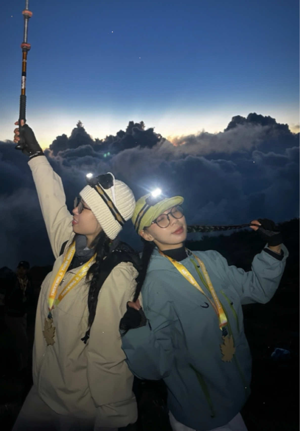 Trên mây, dưới tuổi trẻ ⛅️ #trekking #lungcung2913m #viral #trending #fyp 