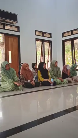 nasyid santri putri sunan Muria#yahayatirruh#pondokpesantrensunanmuria#mediasunanmuria 