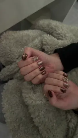 mùa đông là phải diện ngay cái màu đang hot này các c nhá, khách nhà e cứ mê tít màu này thuiii  ------------------- 𝑆ℎ𝑖.𝑛𝑎𝑖𝑙𝑟𝑜𝑜𝑚 ▫️ 105 𝑁𝑔𝑢𝑦𝑒𝑛 𝐻𝑢𝑦 𝑇𝑢 - 𝑡𝑝 𝐻𝑎 𝑇𝑖𝑛ℎ  #nails #nailart #naildesign #shinailroom #xuhuong 